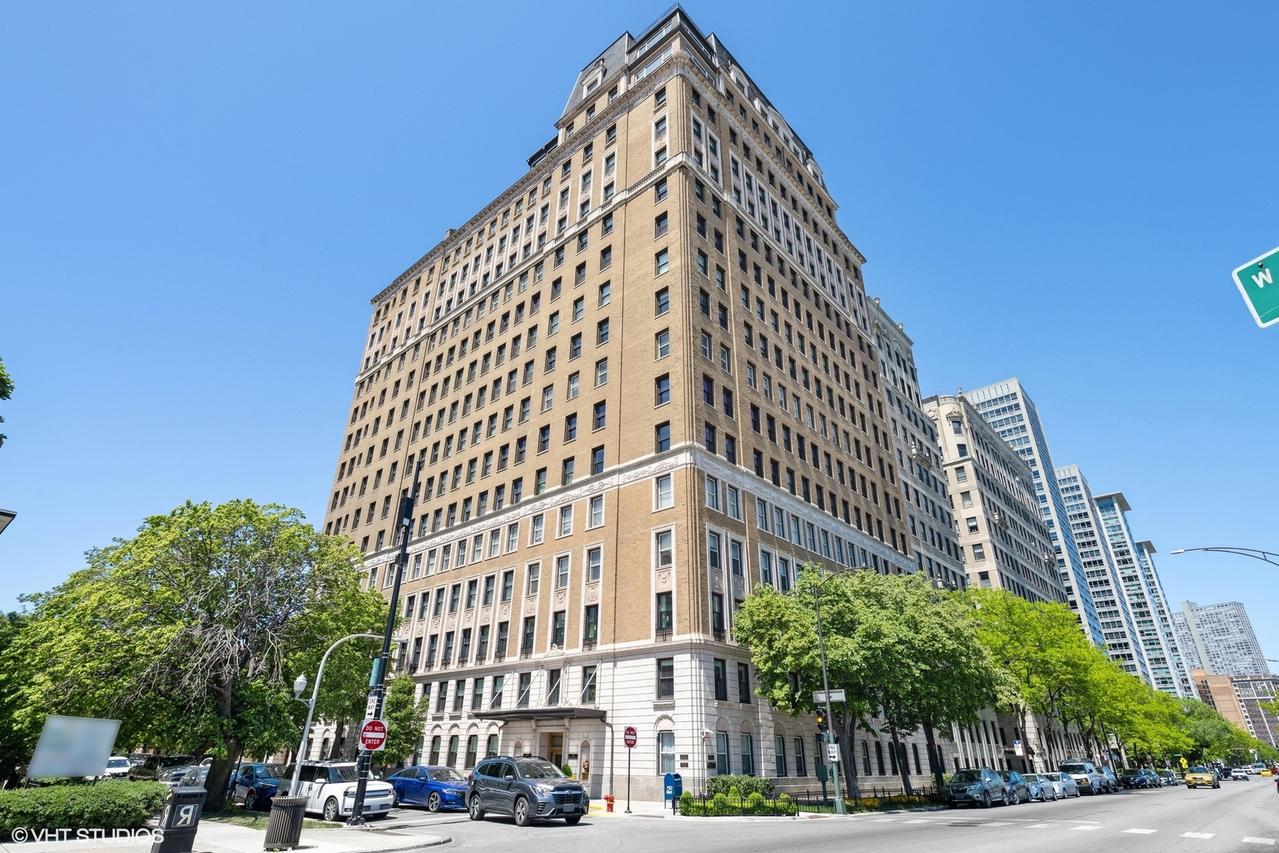 3500 N Lake Shore Dr. #2A, Chicago, IL 60657