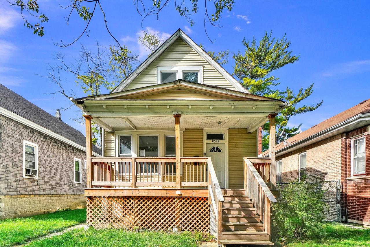 8538 S May St., Chicago, IL 60620