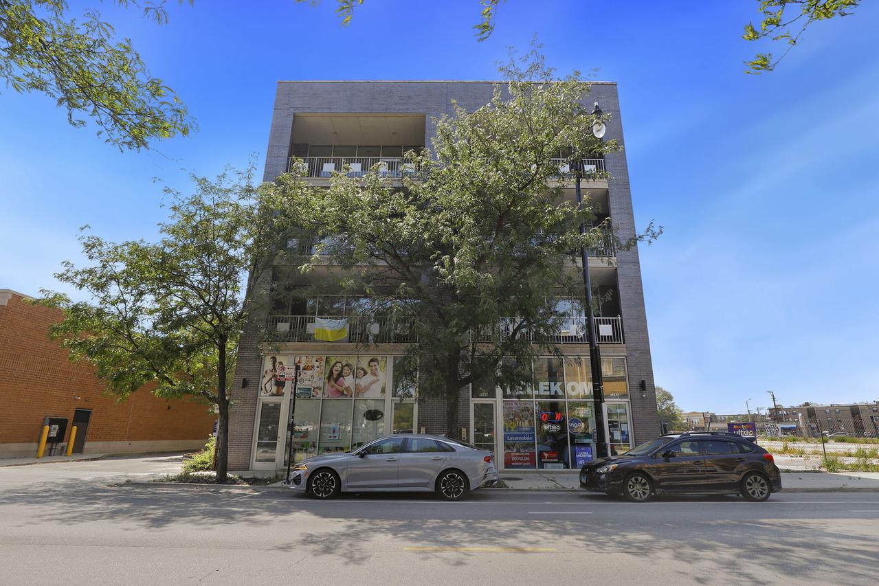 3242 N Milwaukee Ave. #4N, Chicago, IL 60618