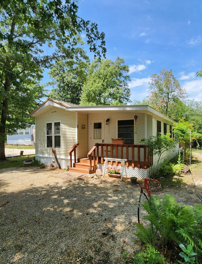 25-25 Woodhaven Lakes, Sublette, IL 61367