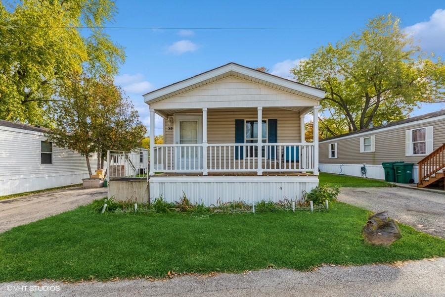 35 Maple St., Minooka, IL 60447