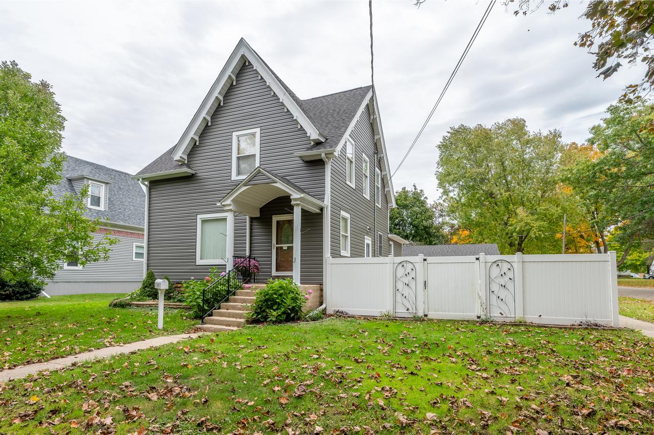 411 S 6th St., Oregon, IL 61061