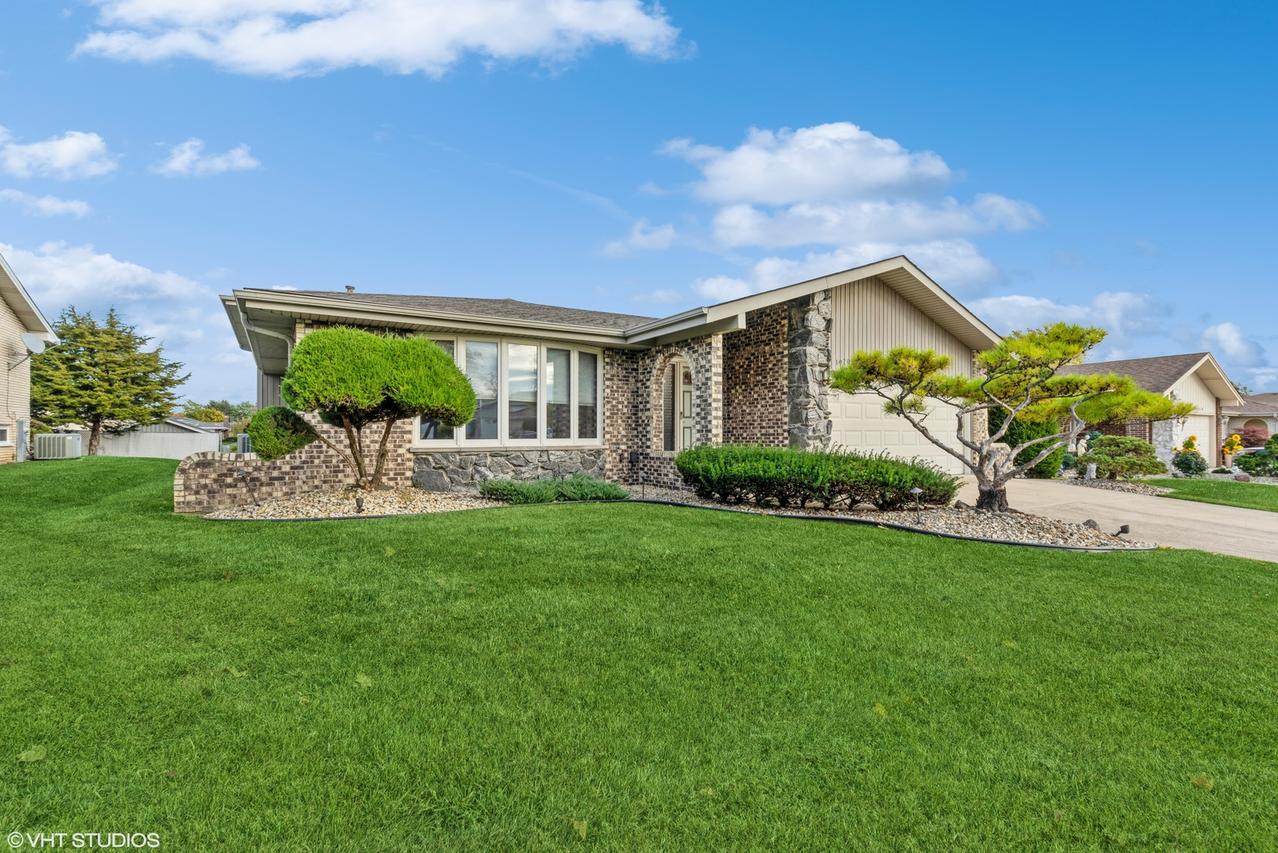 10709 E Olympia Cir., Palos Hills, IL 60465