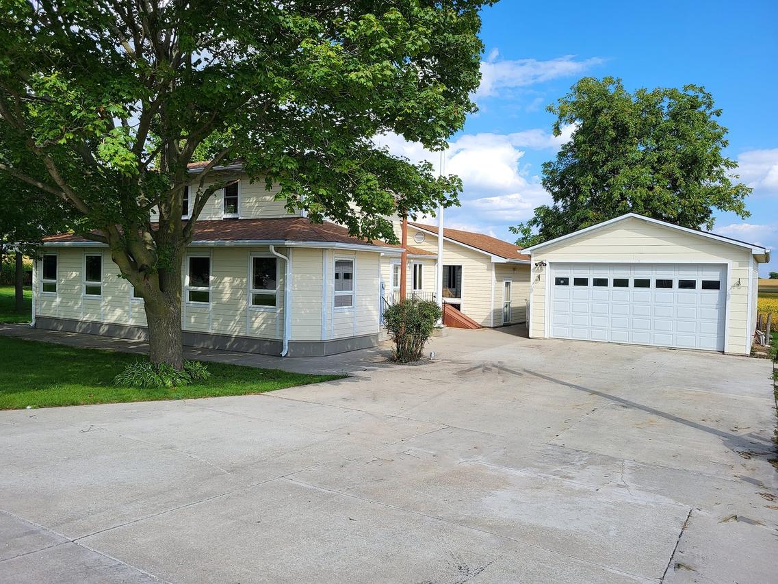 6519 S Woodlawn Rd., Rochelle, IL 61068