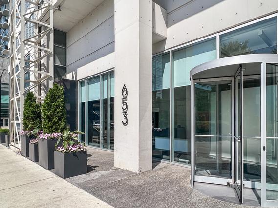 653 N Kingsbury St. #2302, Chicago, IL 60654