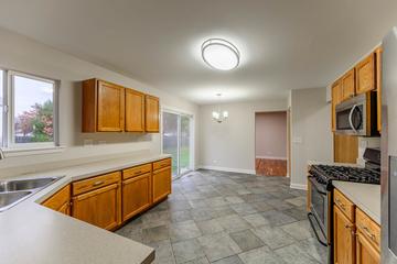 1427 S Bayport Ln., Round Lake, IL 60073