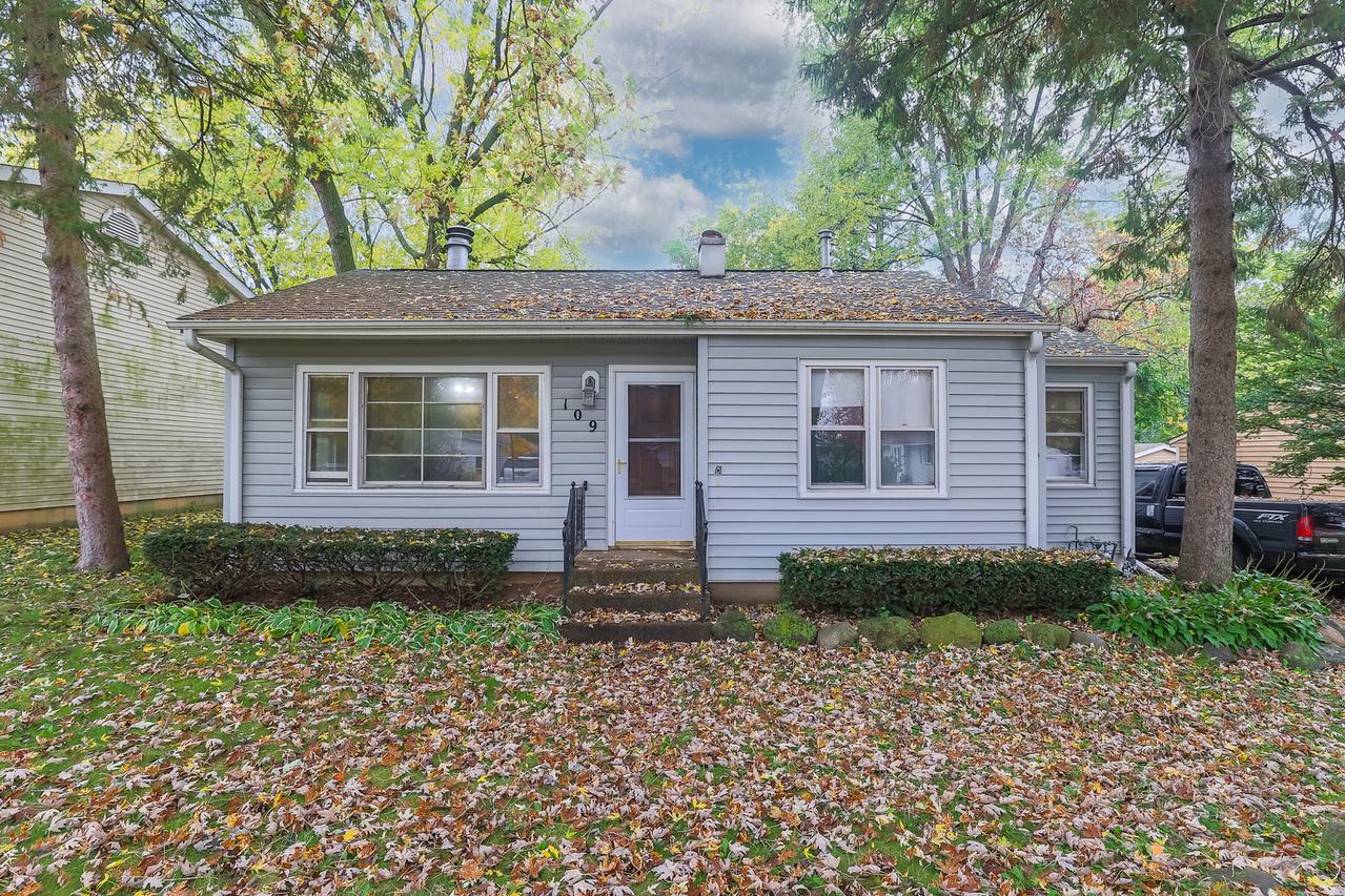 109 Indian Tr., Lake in the Hills, IL 60156