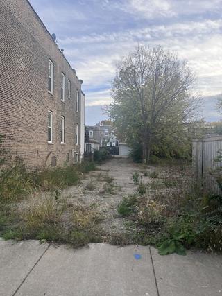 2711 W Wilcox St., Chicago, IL 60612