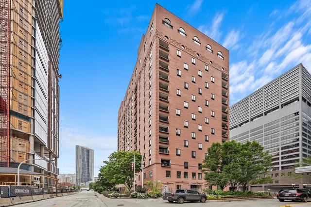 345 N Canal St. #1008, Chicago, IL 60606