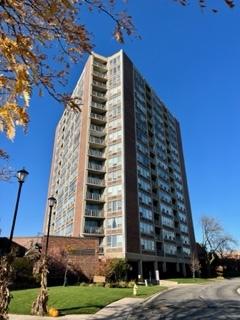 3925 Triumvera Dr. #2D, Glenview, IL 60025