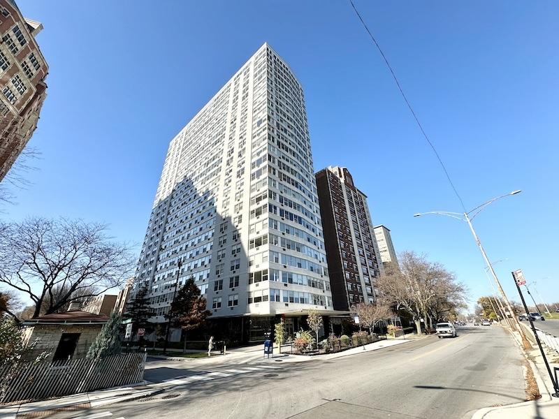 3900 N Lake Shore Dr. #17H, Chicago, IL 60613