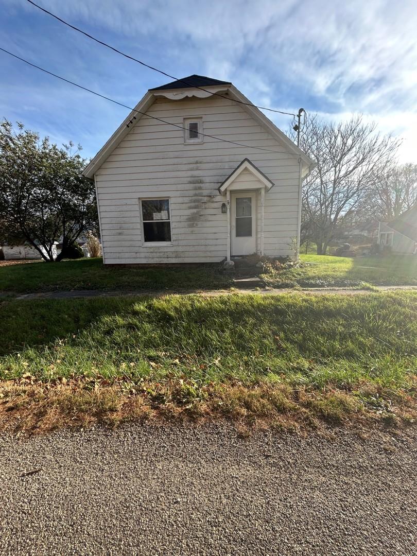 310 E 1st St., Maquon, IL 61458