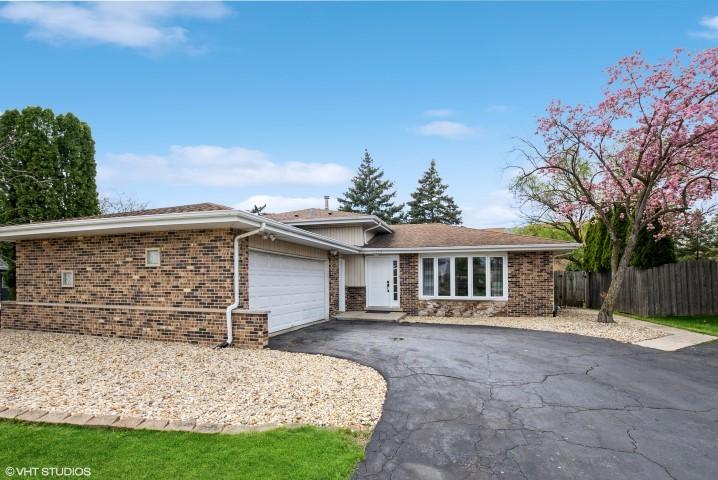10334 S Aspen Dr., Palos Hills, IL 60465