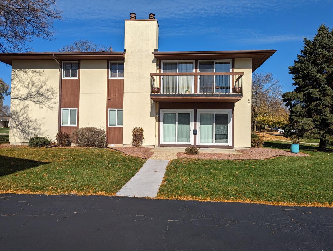 1801 S Yellow Creek Ct. #A1, Freeport, IL 61032