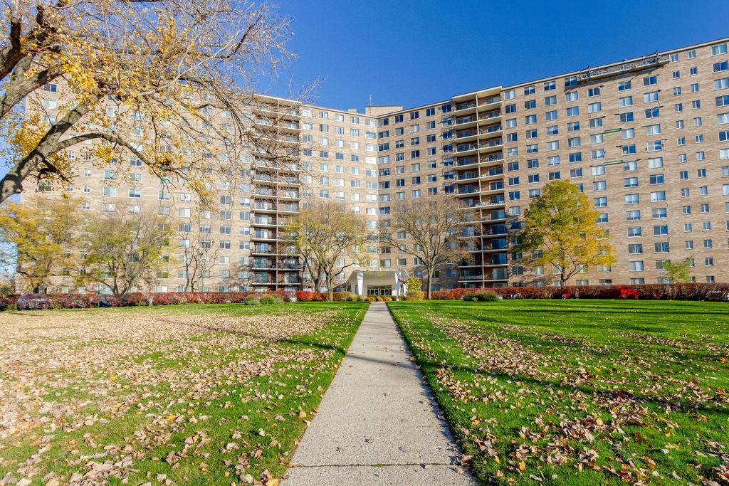 7141 N Kedzie Ave. #1402, Chicago, IL 60645