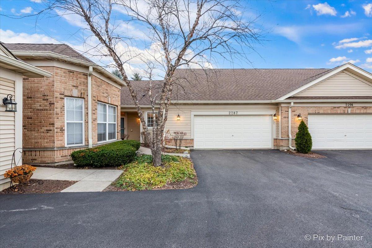 2287 Ashbrook Ln., Grayslake, IL 60030