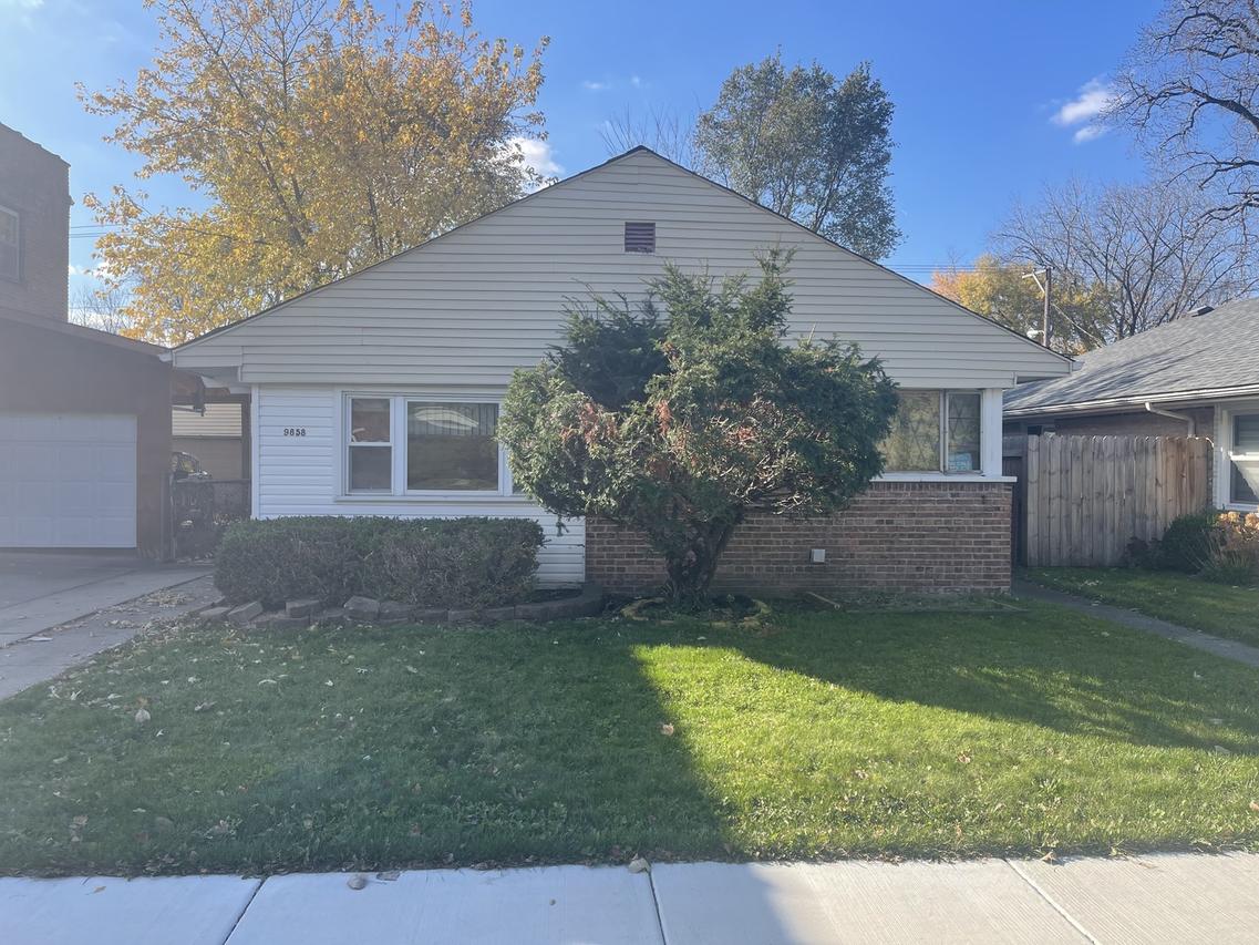 9858 S Van Vlissingen Rd., Chicago, IL 60617