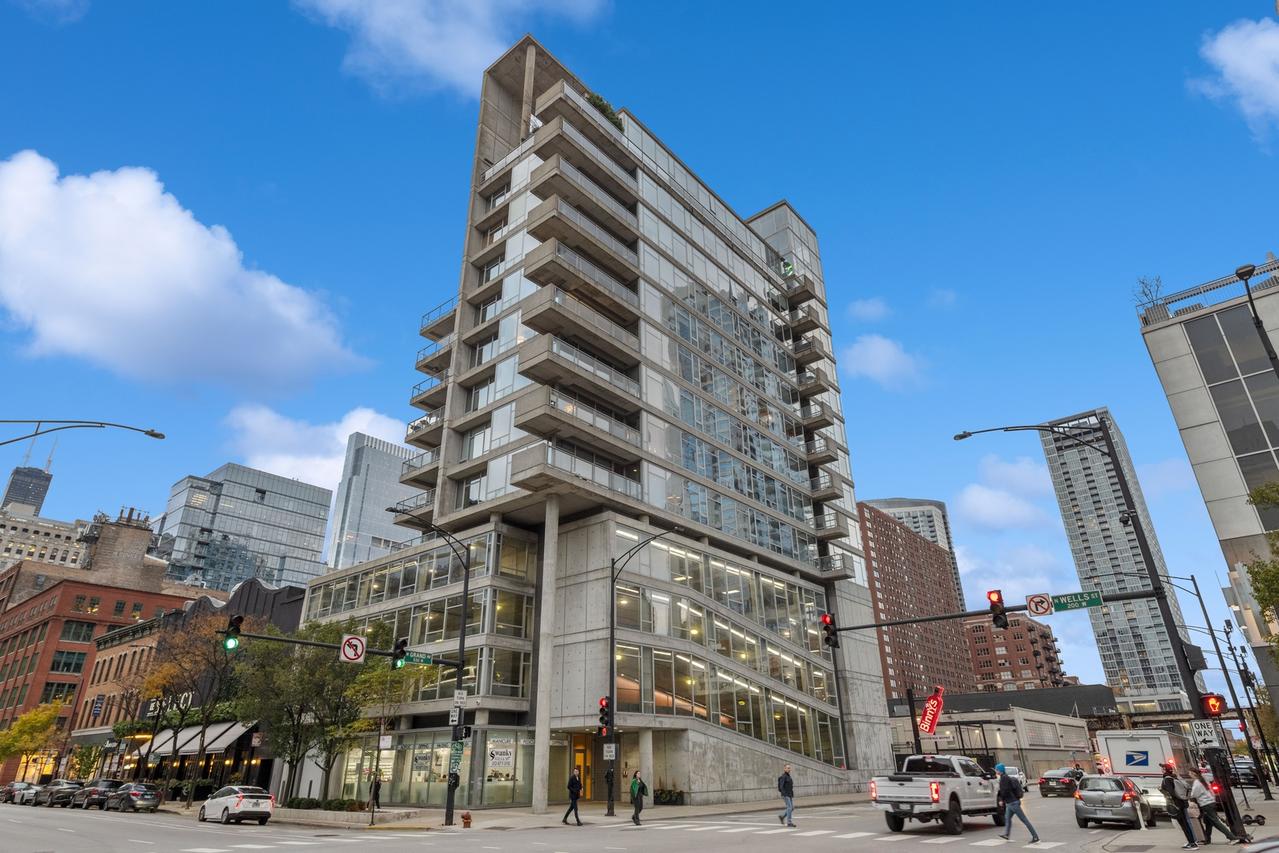 201 W Grand Ave. #801, Chicago, IL 60654