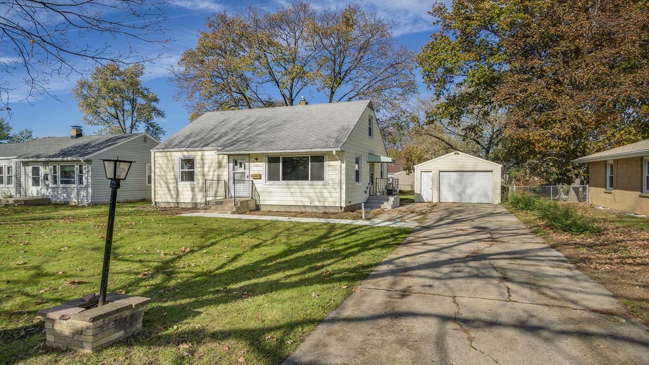 2211 Sharon Ave., Rockford, IL 61103