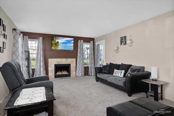 1910 Quaker Hollow Ln., Streamwood, IL 60107