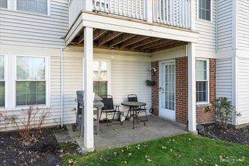 1910 Quaker Hollow Ln., Streamwood, IL 60107