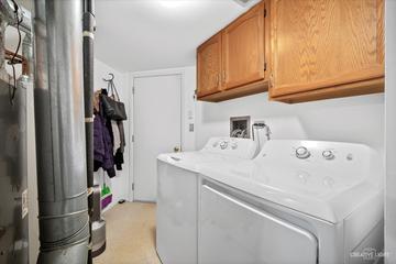 1910 Quaker Hollow Ln., Streamwood, IL 60107