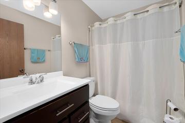 1910 Quaker Hollow Ln., Streamwood, IL 60107