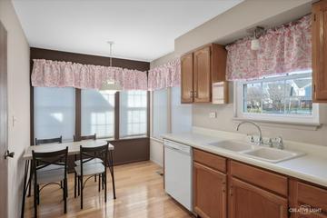 1910 Quaker Hollow Ln., Streamwood, IL 60107