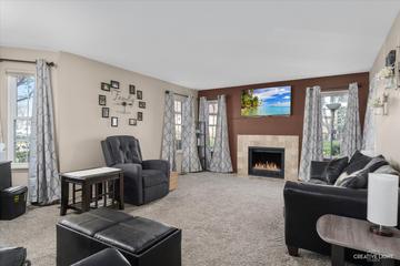 1910 Quaker Hollow Ln., Streamwood, IL 60107