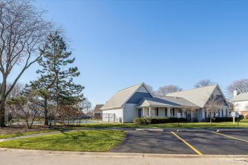 1910 Quaker Hollow Ln., Streamwood, IL 60107