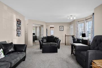 1910 Quaker Hollow Ln., Streamwood, IL 60107