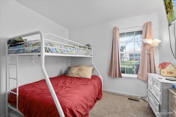 1910 Quaker Hollow Ln., Streamwood, IL 60107