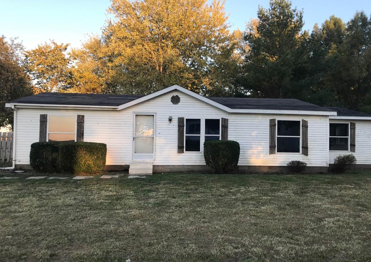 1110 N Indiana St., Hindsboro, IL 61930