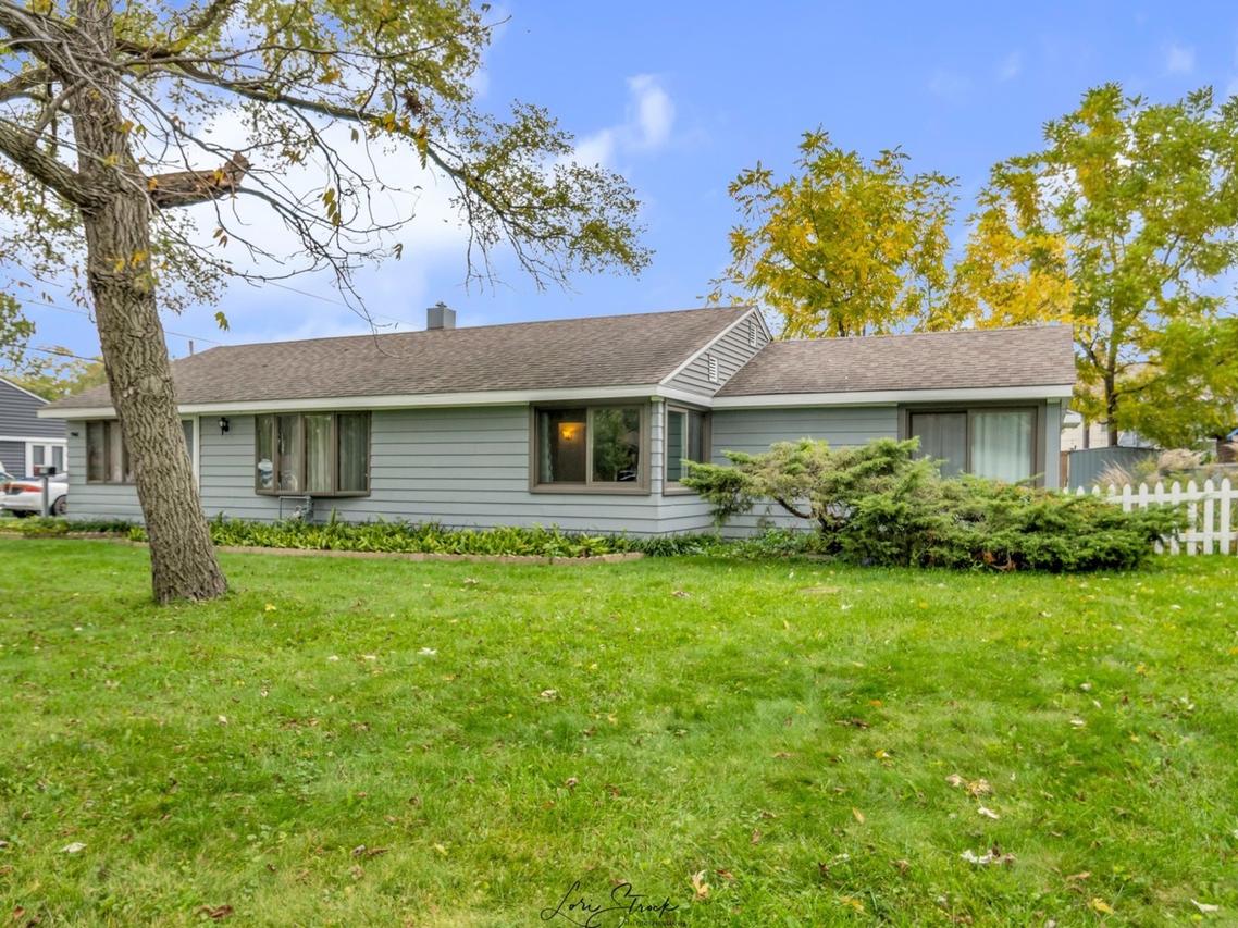 9968 Harnew Rd., Oak Lawn, IL 60453