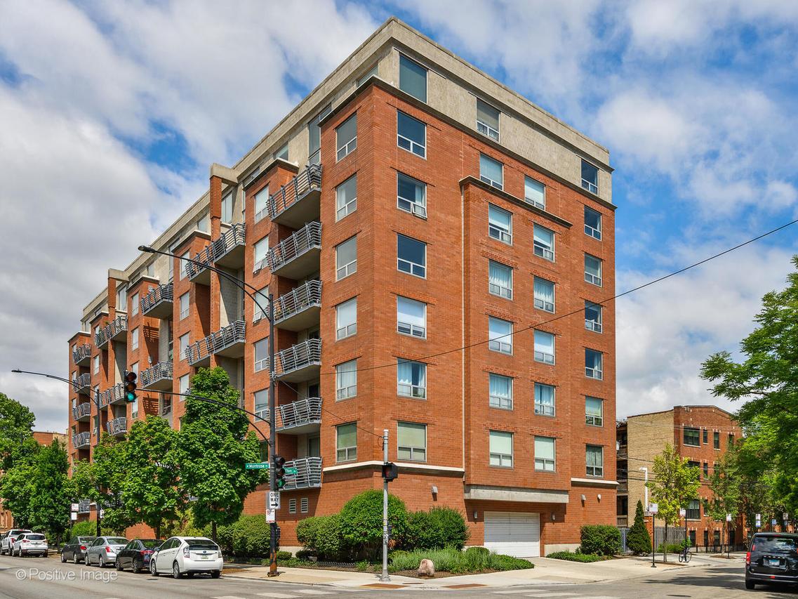 1100 W Montrose Ave. #G16, Chicago, IL 60613