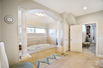 280 Joshua Dr., Hawthorn Woods, IL 60047