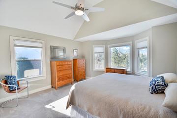 280 Joshua Dr., Hawthorn Woods, IL 60047