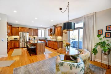 280 Joshua Dr., Hawthorn Woods, IL 60047