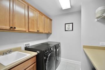 280 Joshua Dr., Hawthorn Woods, IL 60047