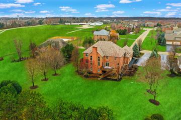 280 Joshua Dr., Hawthorn Woods, IL 60047