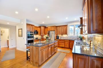 280 Joshua Dr., Hawthorn Woods, IL 60047