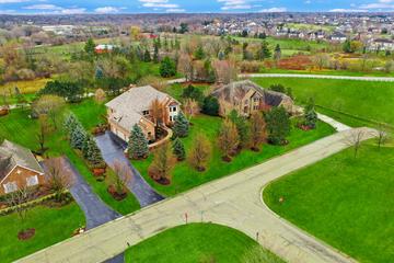 280 Joshua Dr., Hawthorn Woods, IL 60047