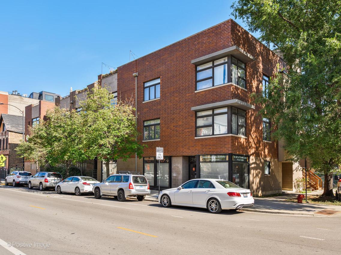 2105 N Damen Ave. #3, Chicago, IL 60647