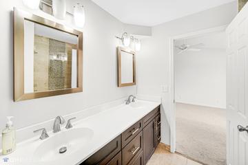 1621 W Portsmith Ln., Arlington Heights, IL 60004