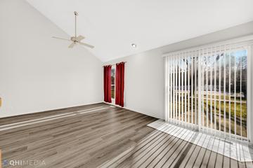 1621 W Portsmith Ln., Arlington Heights, IL 60004