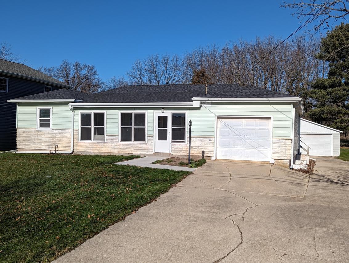 2080 Lancaster Heights Rd., Freeport, IL 61032