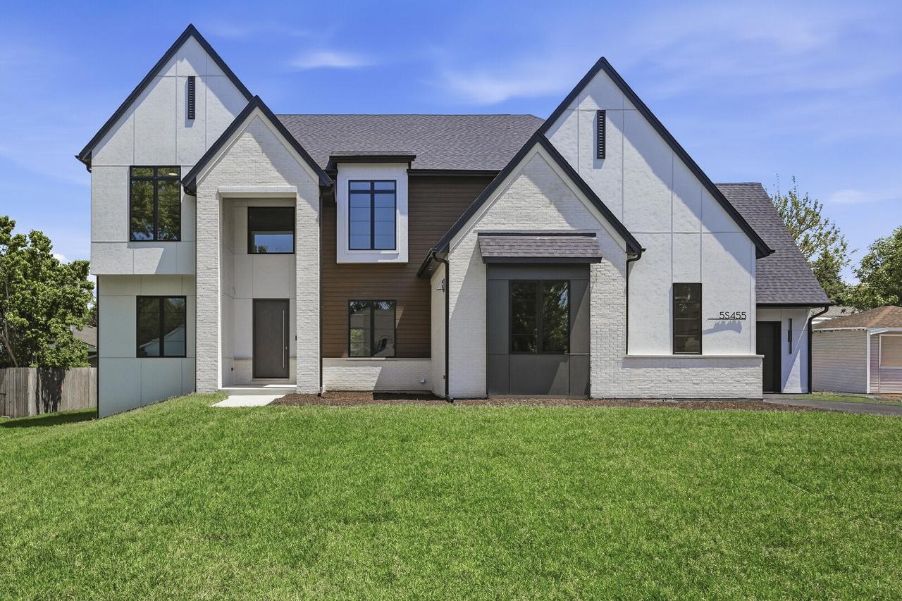 5S455 Columbia Ave., Naperville, IL 60563