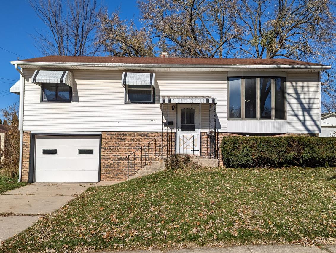 1264 W Staver St., Freeport, IL 61032