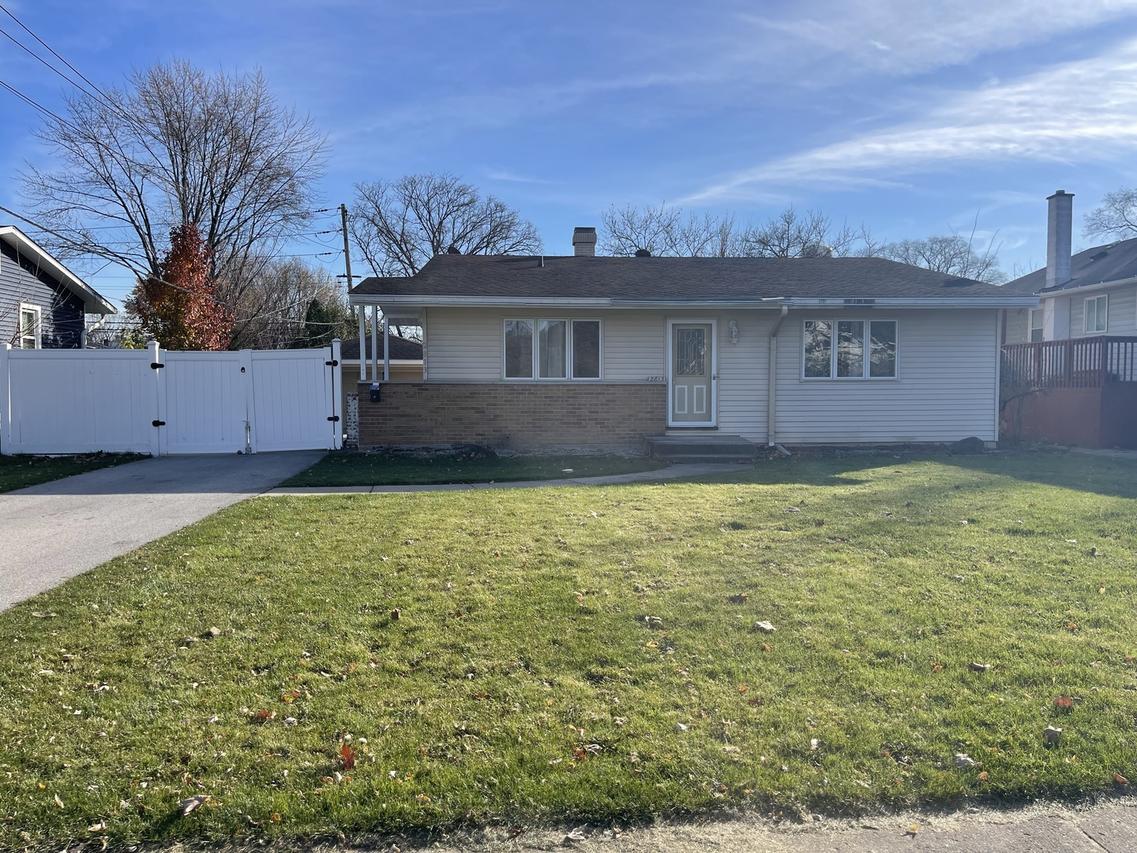 2813 Forest Glen Pkwy., Woodridge, IL 60517