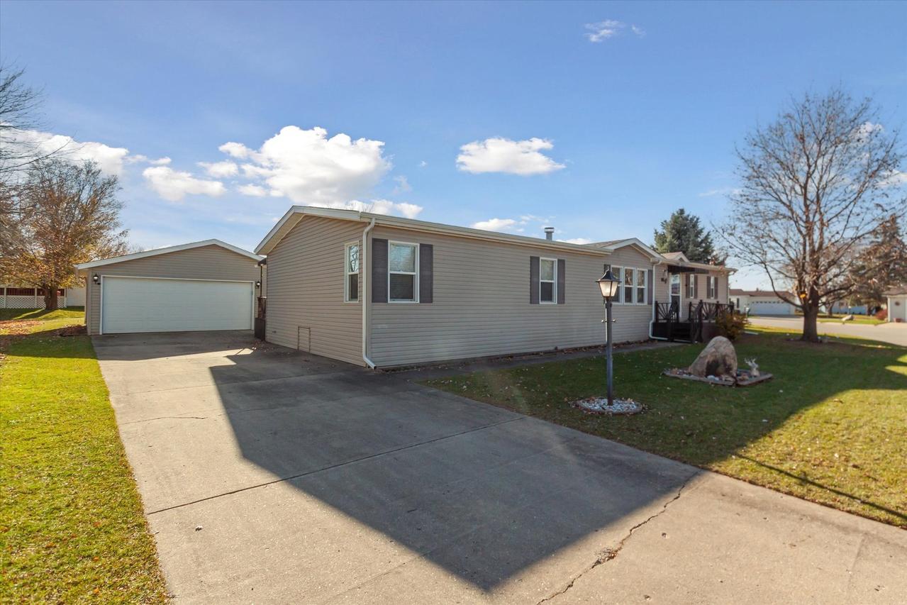 5371 Heartwood Ln., Roscoe, IL 61073